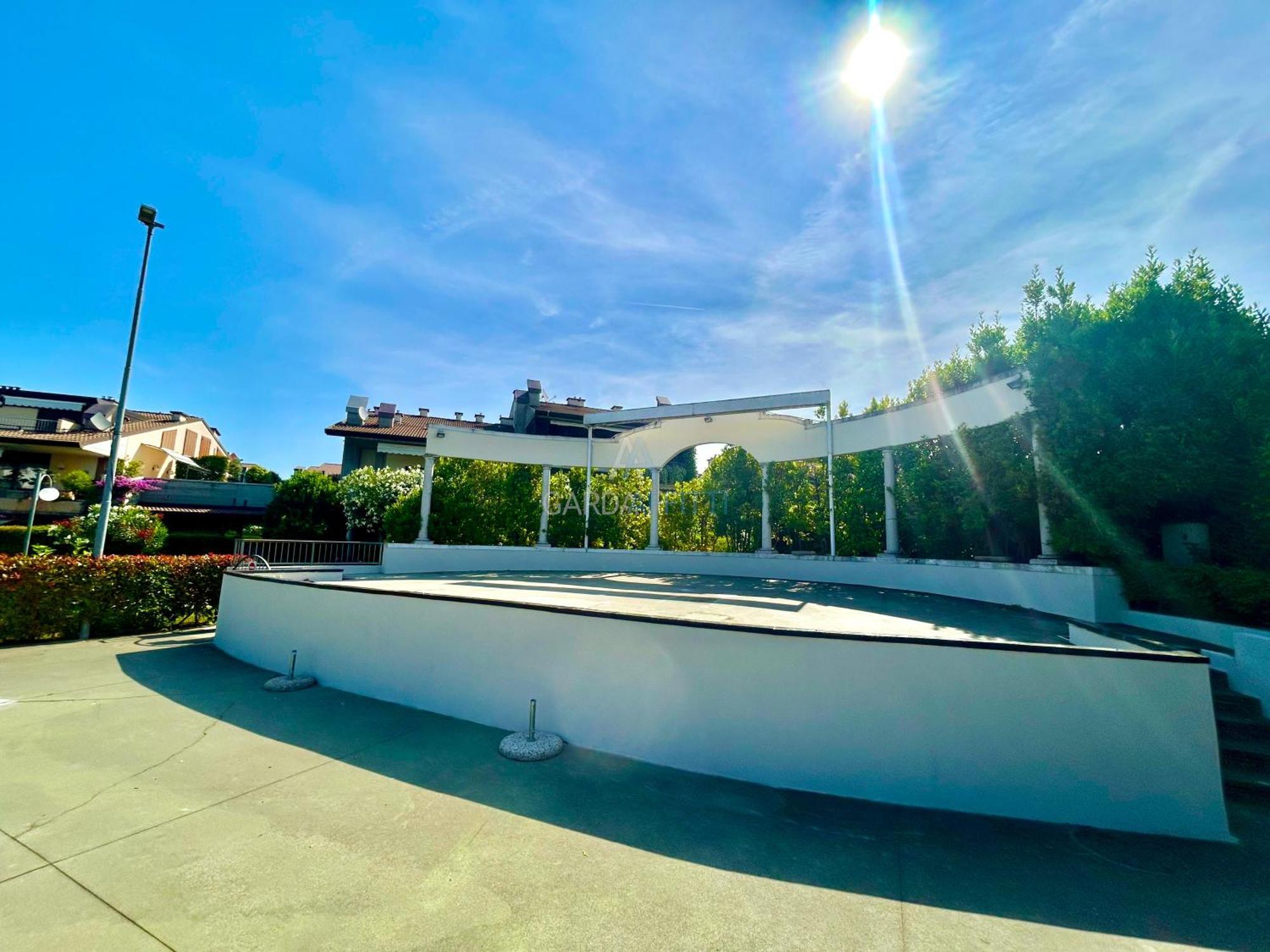 Perla Apartment - 3 Piscine E Un Bar - Desenzano Desenzano del Garda Exteriör bild