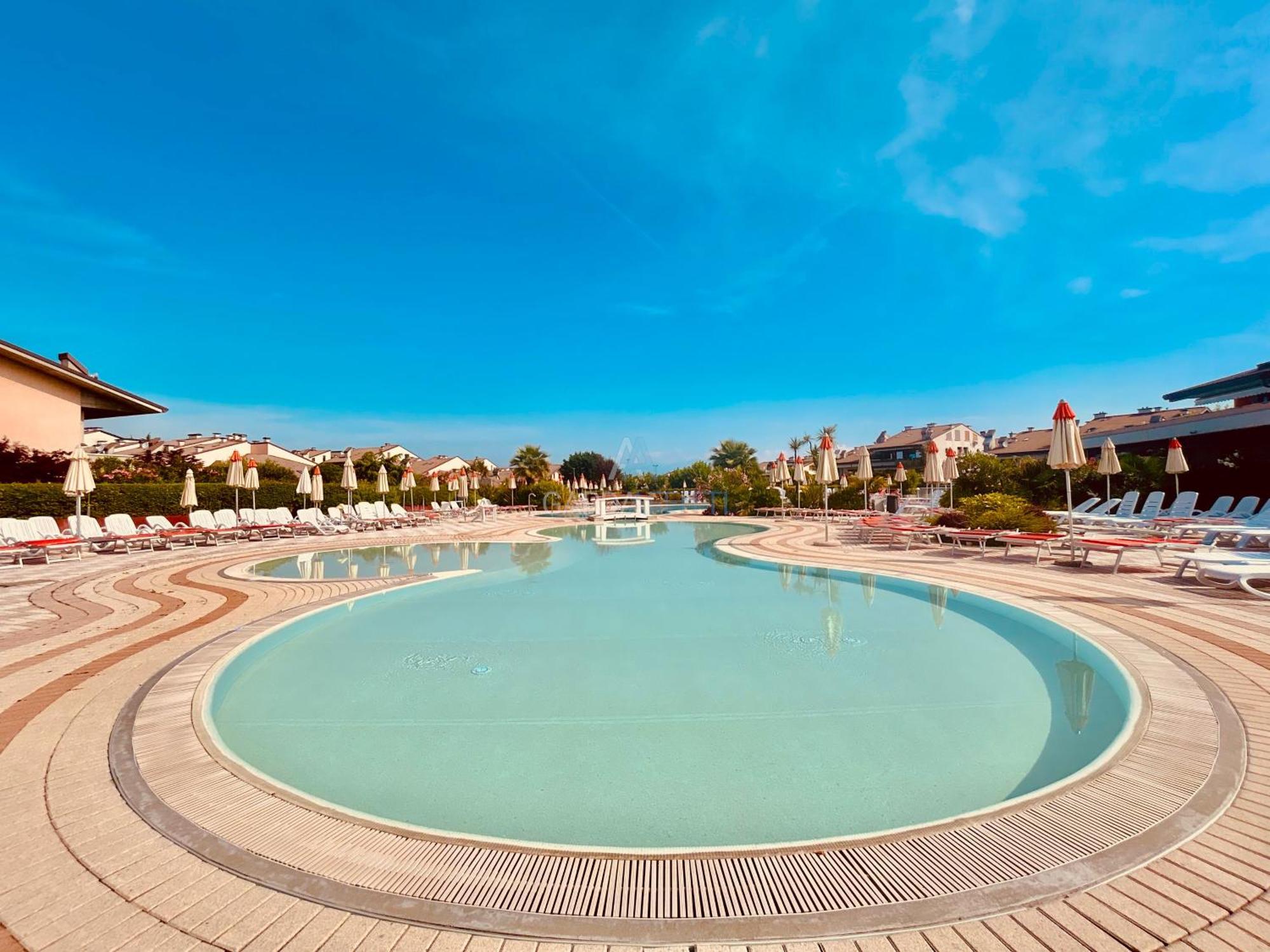 Perla Apartment - 3 Piscine E Un Bar - Desenzano Desenzano del Garda Exteriör bild