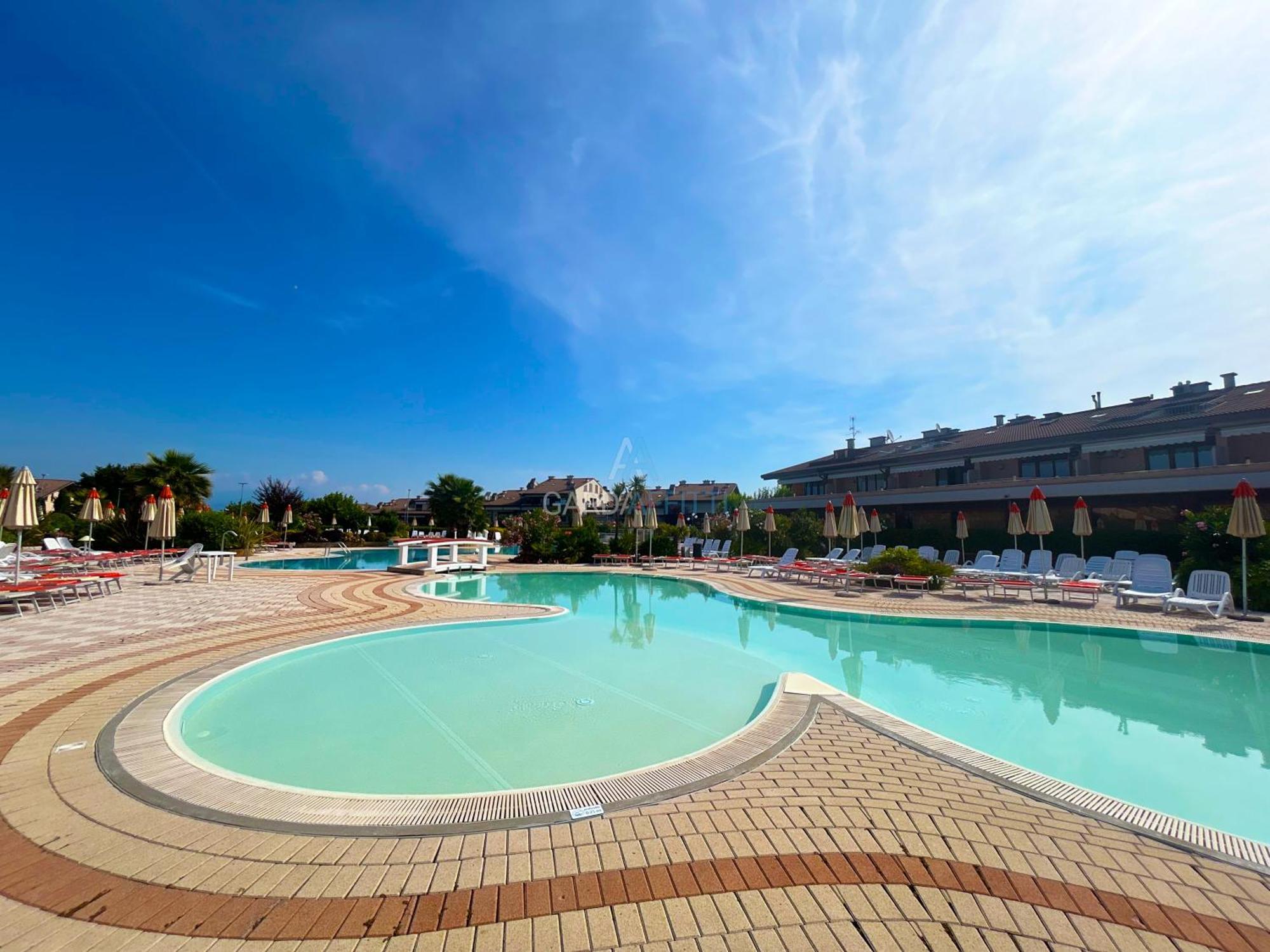 Perla Apartment - 3 Piscine E Un Bar - Desenzano Desenzano del Garda Exteriör bild